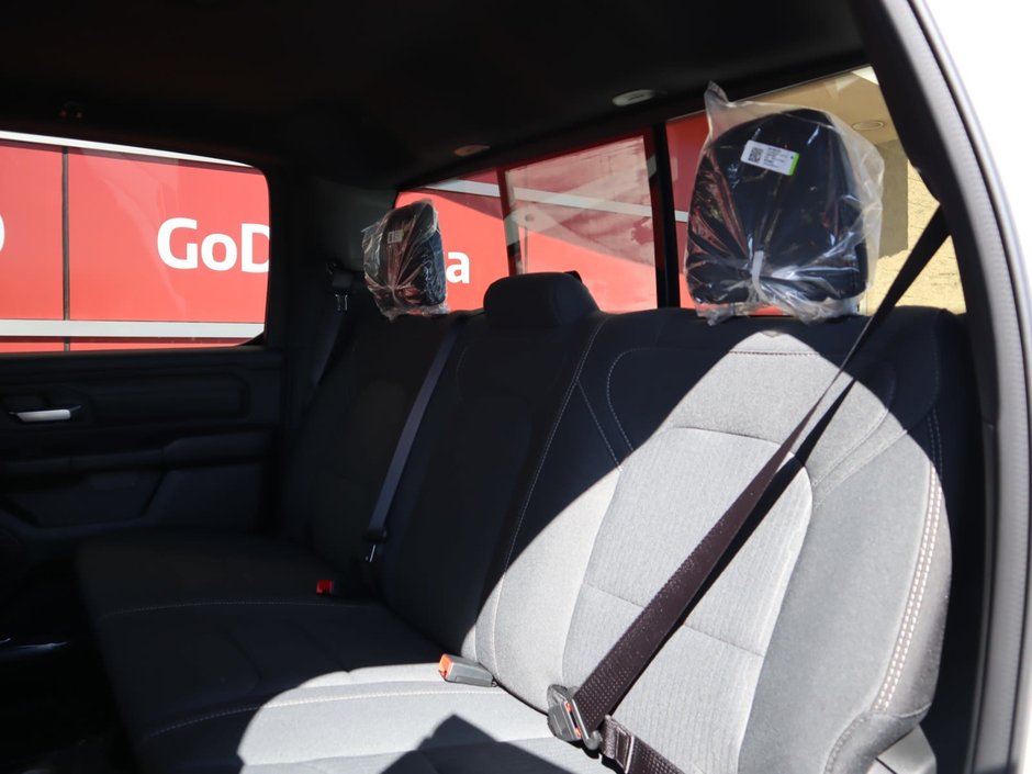 2023 Ram 1500 TRADESMAN IN BRIGHT WHITE EQUIPPED WITH A 5.7L HEMI V8 , 4X4 , 8SPD AUTO , CLASS IV HITCH RECEIVER , ANTI SPIN DIFF , 3.92 REAR-18