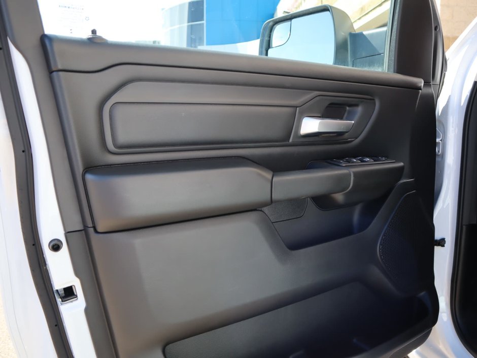 2023 Ram 1500 TRADESMAN IN BRIGHT WHITE EQUIPPED WITH A 5.7L HEMI V8 , 4X4 , 8SPD AUTO , CLASS IV HITCH RECEIVER , ANTI SPIN DIFF , 3.92 REAR-16