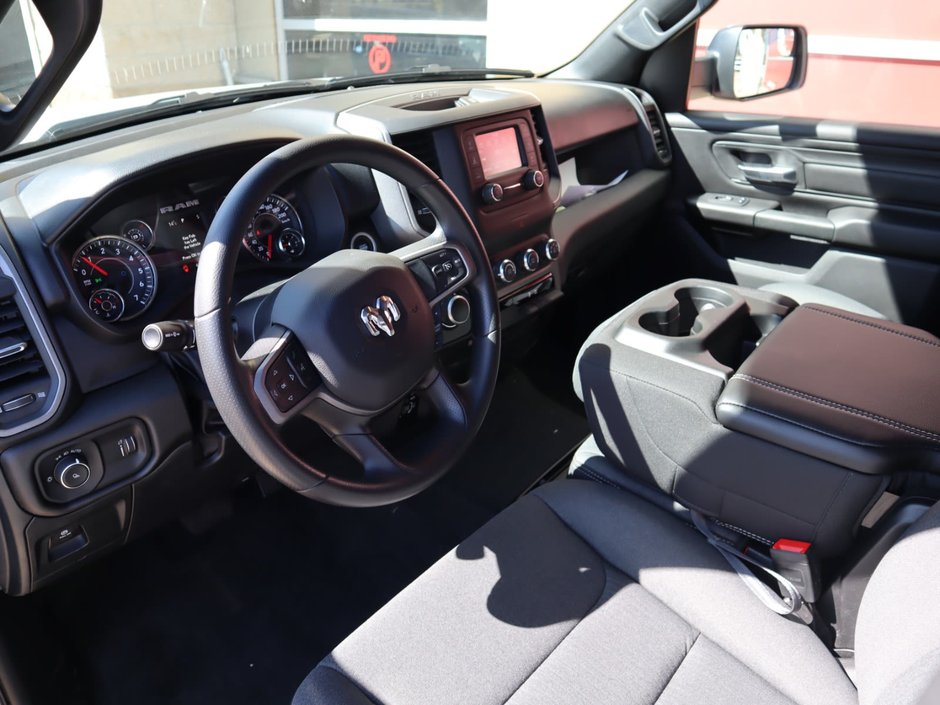 2023 Ram 1500 TRADESMAN IN BRIGHT WHITE EQUIPPED WITH A 5.7L HEMI V8 , 4X4 , 8SPD AUTO , CLASS IV HITCH RECEIVER , ANTI SPIN DIFF , 3.92 REAR-15