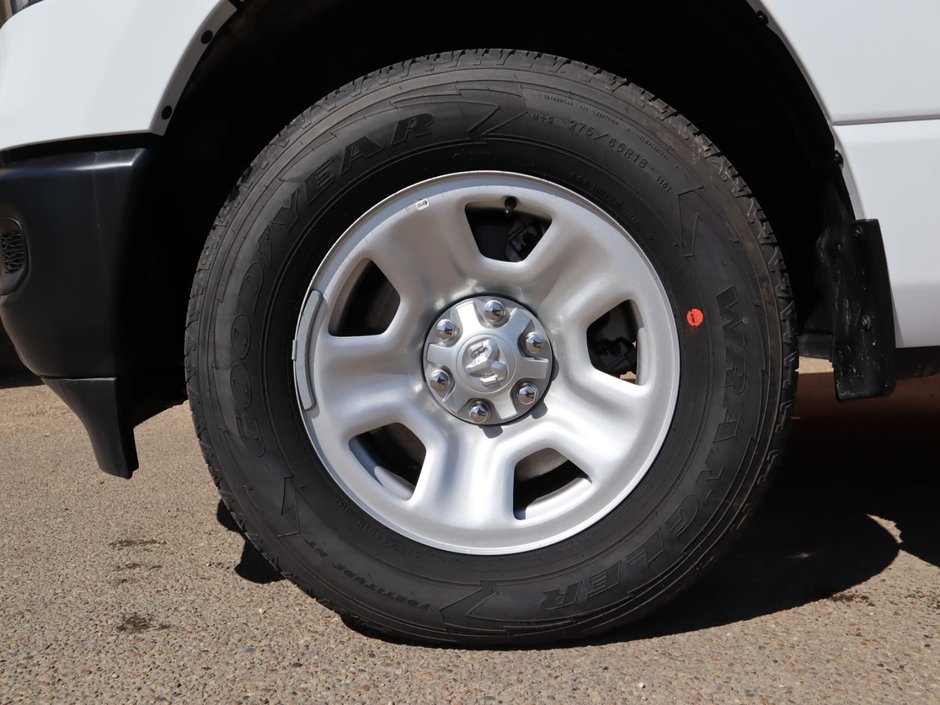 2023 Ram 1500 TRADESMAN IN BRIGHT WHITE EQUIPPED WITH A 5.7L HEMI V8 , 4X4 , 8SPD AUTO , CLASS IV HITCH RECEIVER , ANTI SPIN DIFF , 3.92 REAR-11