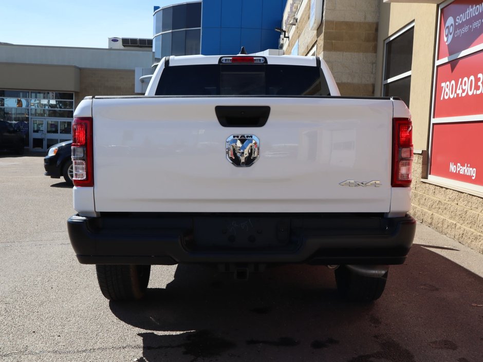 2023 Ram 1500 TRADESMAN IN BRIGHT WHITE EQUIPPED WITH A 5.7L HEMI V8 , 4X4 , 8SPD AUTO , CLASS IV HITCH RECEIVER , ANTI SPIN DIFF , 3.92 REAR-8