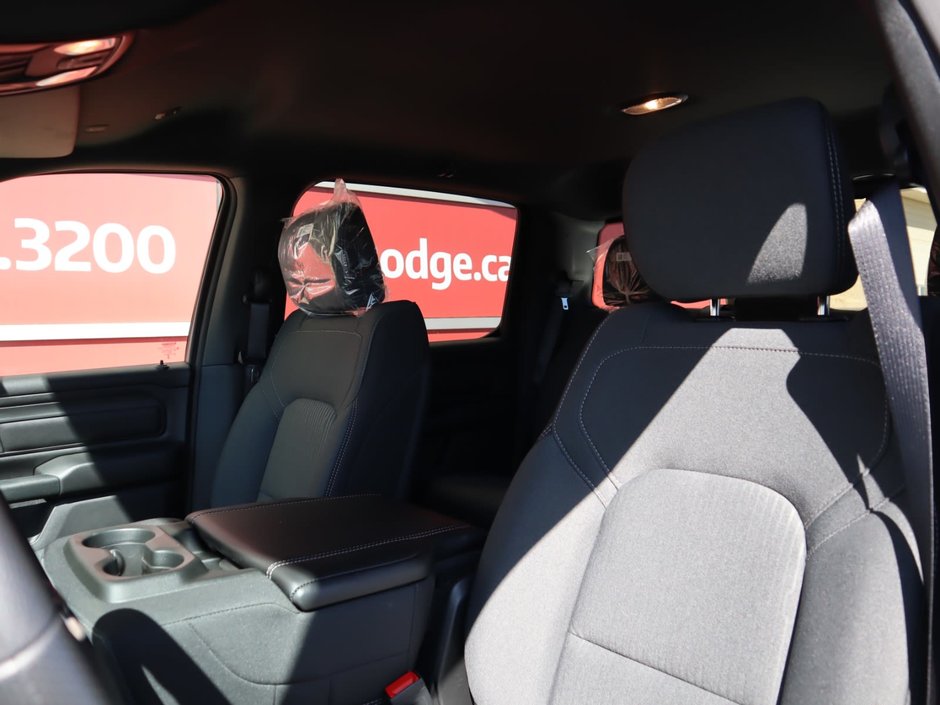 2023 Ram 1500 TRADESMAN IN BRIGHT WHITE EQUIPPED WITH A 5.7L HEMI V8 , 4X4 , 8SPD AUTO , CLASS IV HITCH RECEIVER , ANTI SPIN DIFF , 3.92 REAR-17