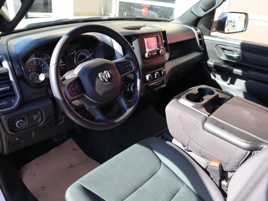2023 Ram 1500 TRADESMAN IN BRIGHT WHITE EQUIPPED WITH A 5.7LHEMI V8 W/ETORQUE , 4X4 , 8SPD AUTO , CLASS IV HITCH RECEIVER , ANTI SPIN DIFF , 3-14