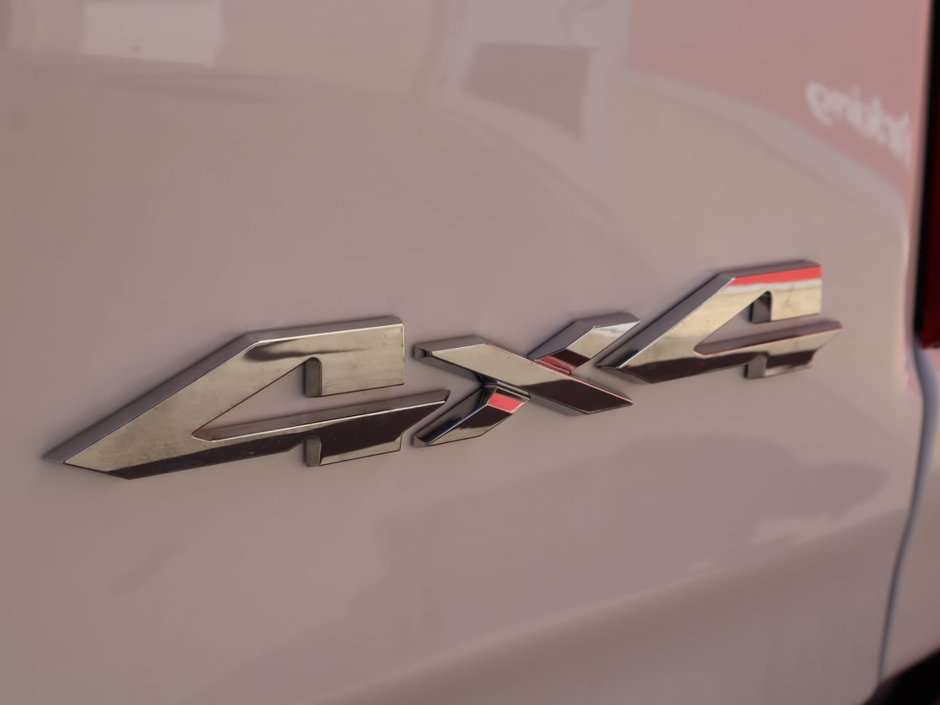 2023 Ram 1500 TRADESMAN IN BRIGHT WHITE EQUIPPED WITH A 5.7LHEMI V8 W/ETORQUE , 4X4 , 8SPD AUTO , CLASS IV HITCH RECEIVER , ANTI SPIN DIFF , 3-13