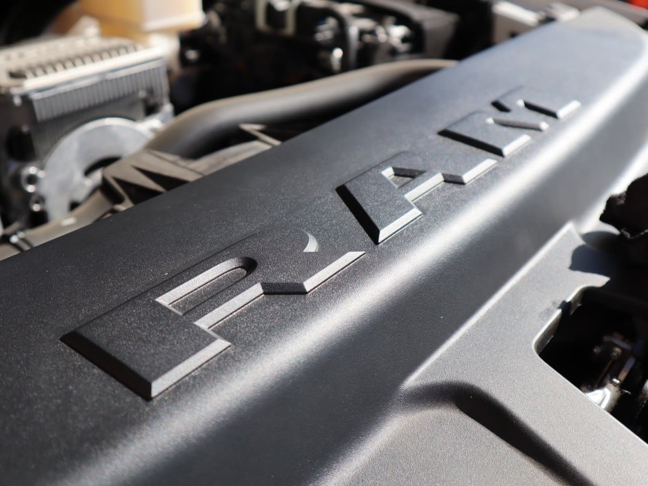 2023 Ram 1500 TRADESMAN IN BRIGHT WHITE EQUIPPED WITH A 5.7LHEMI V8 W/ETORQUE , 4X4 , 8SPD AUTO , CLASS IV HITCH RECEIVER , ANTI SPIN DIFF , 3-25