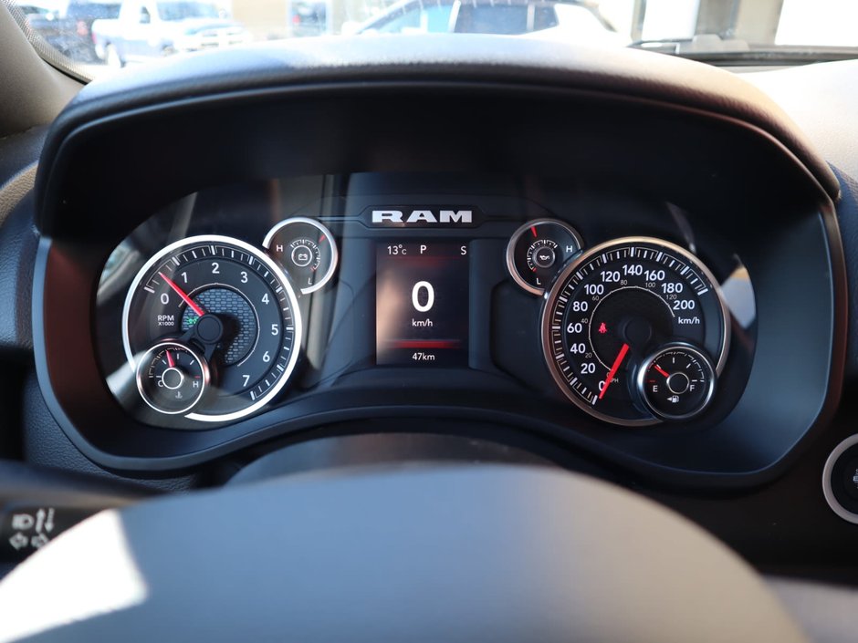 2023 Ram 1500 TRADESMAN IN BRIGHT WHITE EQUIPPED WITH A 5.7LHEMI V8 W/ETORQUE , 4X4 , 8SPD AUTO , CLASS IV HITCH RECEIVER , ANTI SPIN DIFF , 3-22