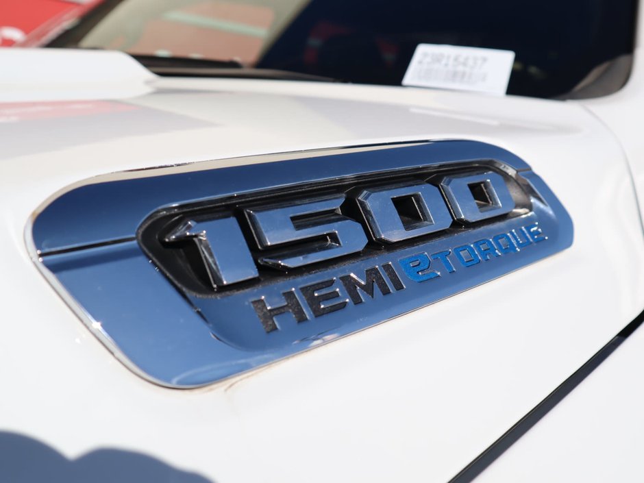 2023 Ram 1500 TRADESMAN IN BRIGHT WHITE EQUIPPED WITH A 5.7LHEMI V8 W/ETORQUE , 4X4 , 8SPD AUTO , CLASS IV HITCH RECEIVER , ANTI SPIN DIFF , 3-11