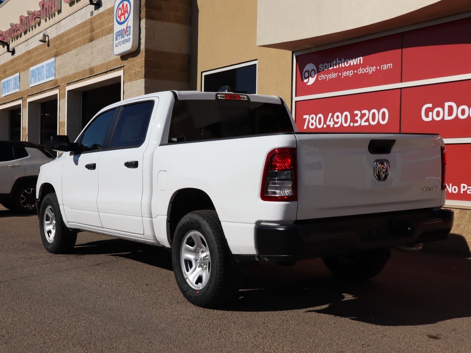 2023 Ram 1500 TRADESMAN IN BRIGHT WHITE EQUIPPED WITH A 5.7LHEMI V8 W/ETORQUE , 4X4 , 8SPD AUTO , CLASS IV HITCH RECEIVER , ANTI SPIN DIFF , 3-10