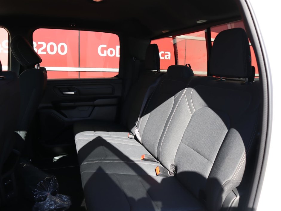 2023 Ram 1500 TRADESMAN IN BRIGHT WHITE EQUIPPED WITH A 5.7LHEMI V8 W/ETORQUE , 4X4 , 8SPD AUTO , CLASS IV HITCH RECEIVER , ANTI SPIN DIFF , 3-17