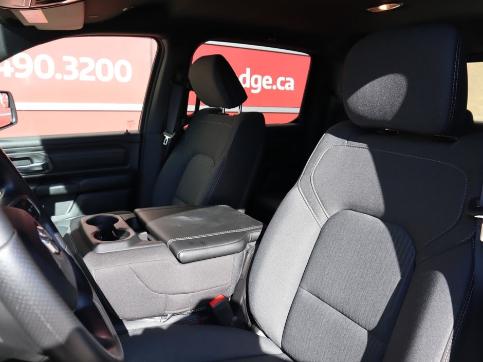 2023 Ram 1500 TRADESMAN IN BRIGHT WHITE EQUIPPED WITH A 5.7LHEMI V8 W/ETORQUE , 4X4 , 8SPD AUTO , CLASS IV HITCH RECEIVER , ANTI SPIN DIFF , 3-16