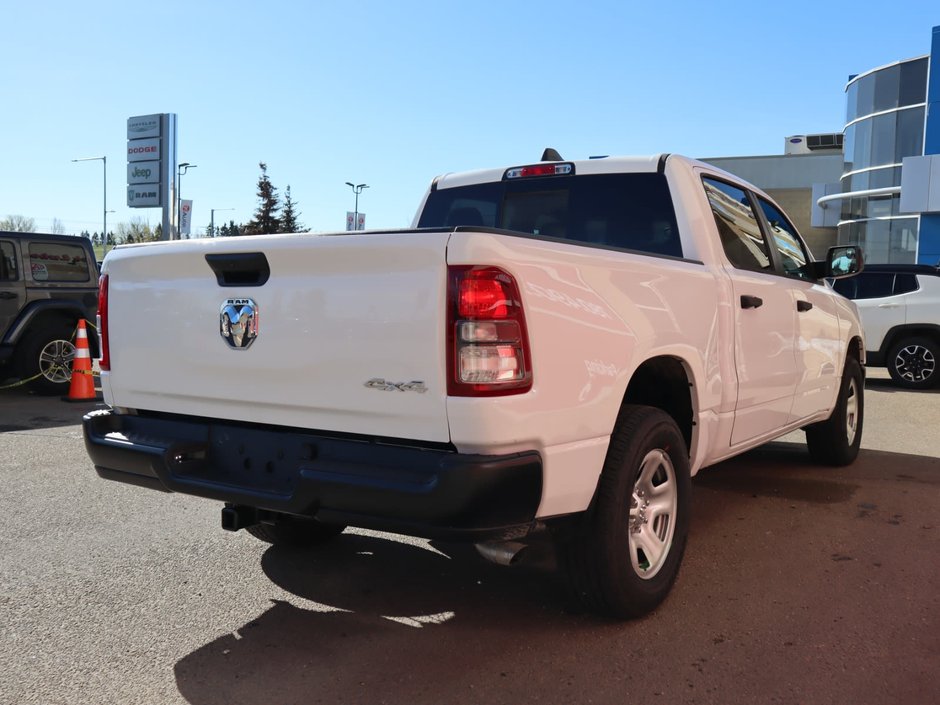 2023 Ram 1500 TRADESMAN IN BRIGHT WHITE EQUIPPED WITH A 5.7LHEMI V8 W/ETORQUE , 4X4 , 8SPD AUTO , CLASS IV HITCH RECEIVER , ANTI SPIN DIFF , 3-8