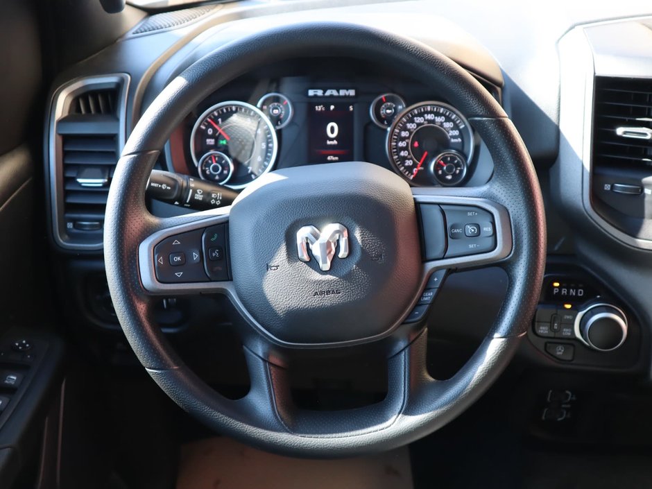 2023 Ram 1500 TRADESMAN IN BRIGHT WHITE EQUIPPED WITH A 5.7LHEMI V8 W/ETORQUE , 4X4 , 8SPD AUTO , CLASS IV HITCH RECEIVER , ANTI SPIN DIFF , 3-21