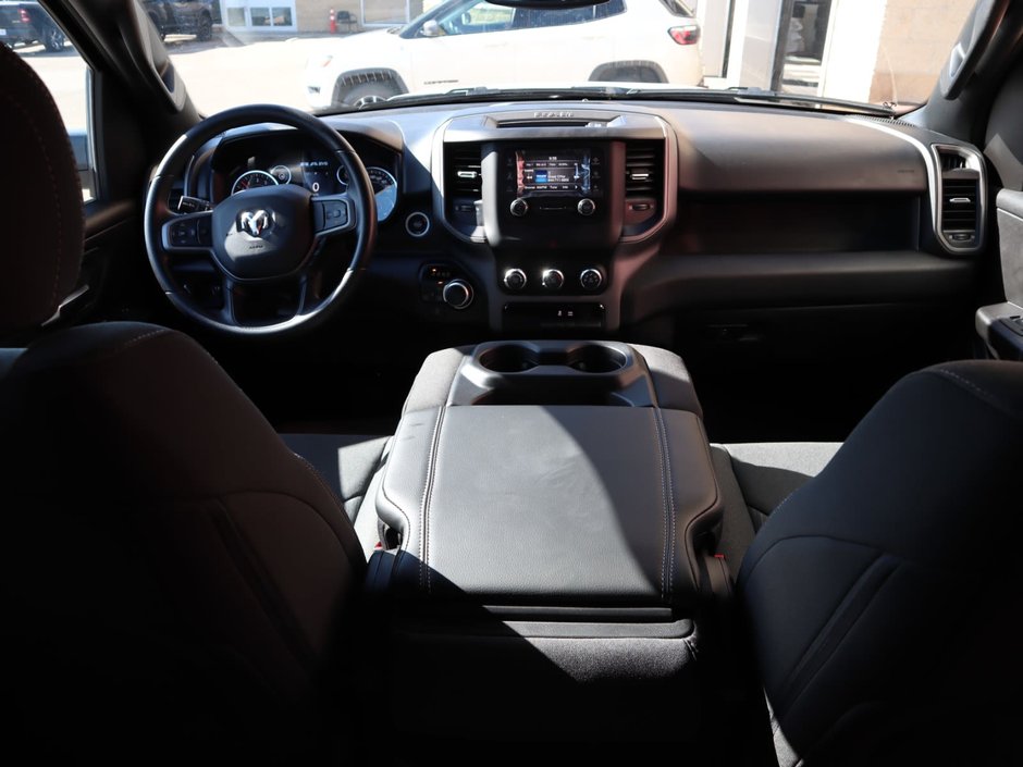 2023 Ram 1500 TRADESMAN IN BRIGHT WHITE EQUIPPED WITH A 5.7LHEMI V8 W/ETORQUE , 4X4 , 8SPD AUTO , CLASS IV HITCH RECEIVER , ANTI SPIN DIFF , 3-19