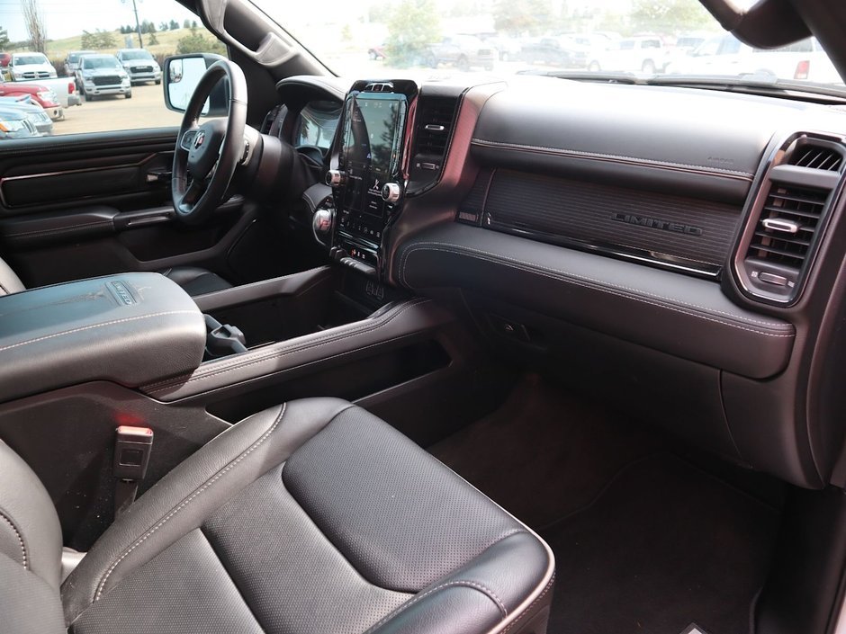 2023 Ram 1500 LIMITED IN IVORY TRI COAT PEARL EQUIPPED WITH A 5.7L HEMI V8 , 8SPD AUTO , 4X4 , 22INCH POLISHED ALUMINIUM RIMS , PANORAMIC SUNR-22