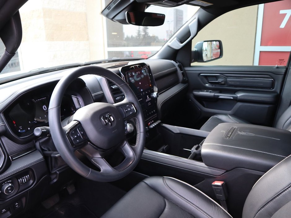 2023 Ram 1500 LIMITED IN IVORY TRI COAT PEARL EQUIPPED WITH A 5.7L HEMI V8 , 8SPD AUTO , 4X4 , 22INCH POLISHED ALUMINIUM RIMS , PANORAMIC SUNR-16