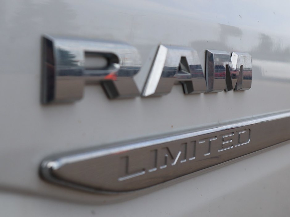 2023 Ram 1500 LIMITED IN IVORY TRI COAT PEARL EQUIPPED WITH A 5.7L HEMI V8 , 8SPD AUTO , 4X4 , 22INCH POLISHED ALUMINIUM RIMS , PANORAMIC SUNR-12