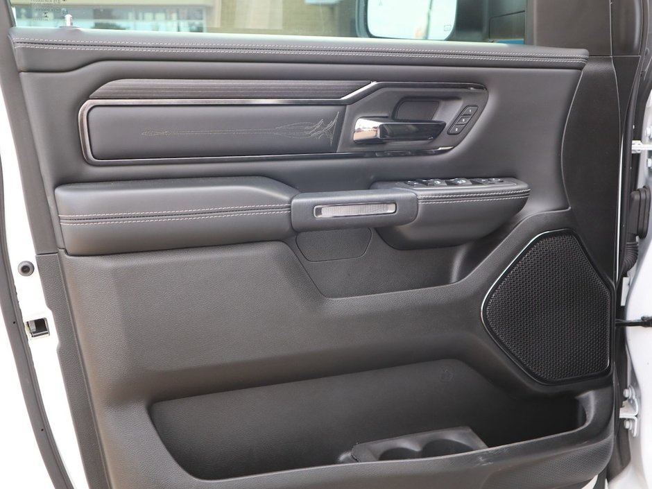 2023 Ram 1500 LIMITED IN IVORY TRI COAT PEARL EQUIPPED WITH A 5.7L HEMI V8 , 8SPD AUTO , 4X4 , 22INCH POLISHED ALUMINIUM RIMS , PANORAMIC SUNR-17