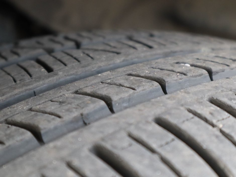 2023 Ram 1500 LIMITED IN IVORY TRI COAT PEARL EQUIPPED WITH A 5.7L HEMI V8 , 8SPD AUTO , 4X4 , 22INCH POLISHED ALUMINIUM RIMS , PANORAMIC SUNR-5