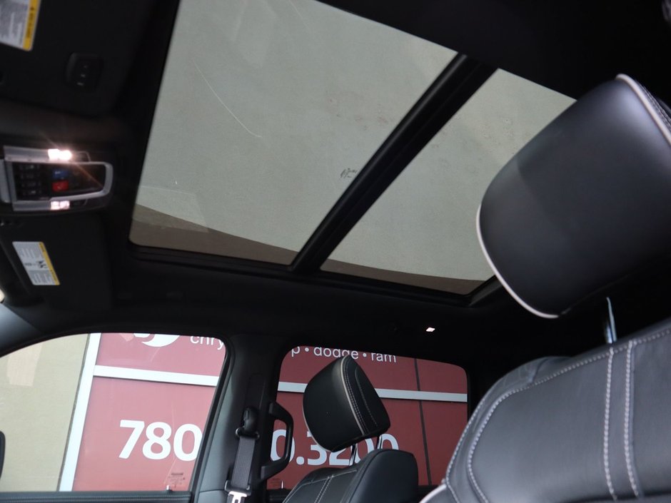 2023 Ram 1500 LIMITED IN IVORY TRI COAT PEARL EQUIPPED WITH A 5.7L HEMI V8 , 8SPD AUTO , 4X4 , 22INCH POLISHED ALUMINIUM RIMS , PANORAMIC SUNR-20