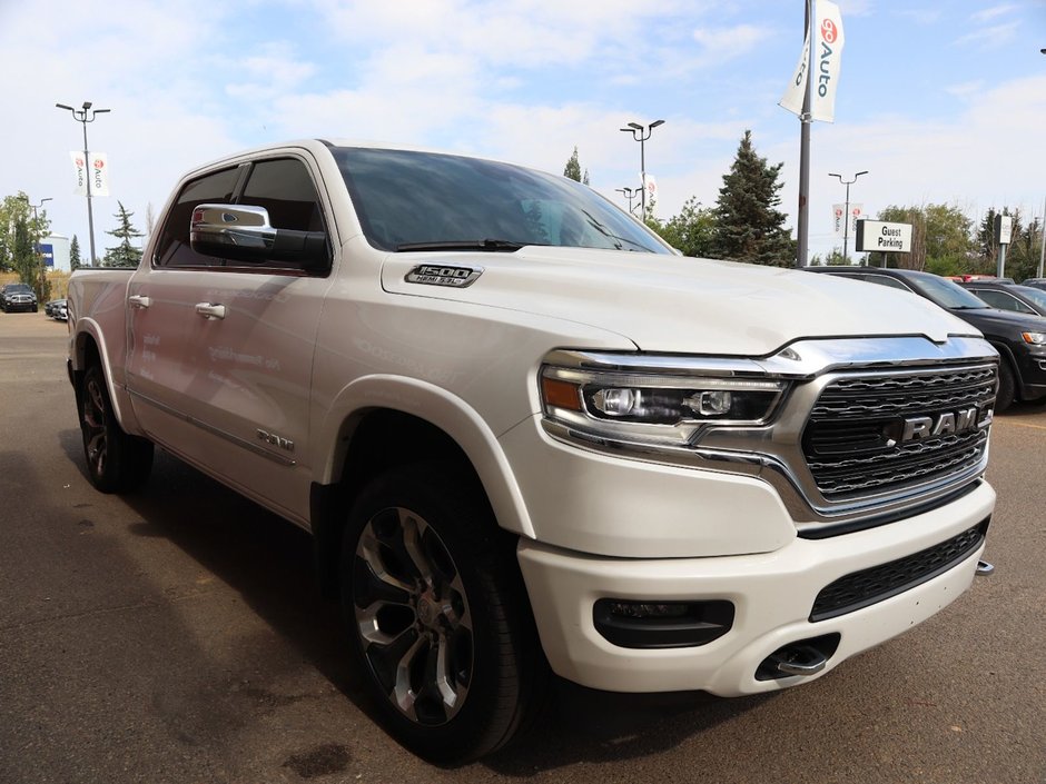 2023 Ram 1500 LIMITED IN IVORY TRI COAT PEARL EQUIPPED WITH A 5.7L HEMI V8 , 8SPD AUTO , 4X4 , 22INCH POLISHED ALUMINIUM RIMS , PANORAMIC SUNR-10