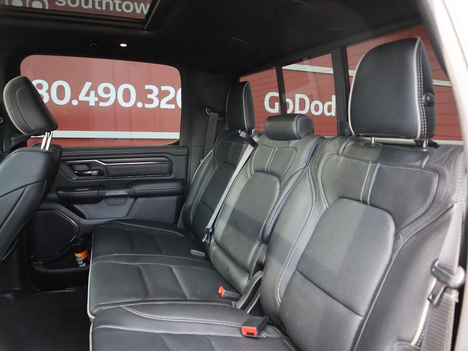 2023 Ram 1500 LIMITED IN IVORY TRI COAT PEARL EQUIPPED WITH A 5.7L HEMI V8 , 8SPD AUTO , 4X4 , 22INCH POLISHED ALUMINIUM RIMS , PANORAMIC SUNR-21