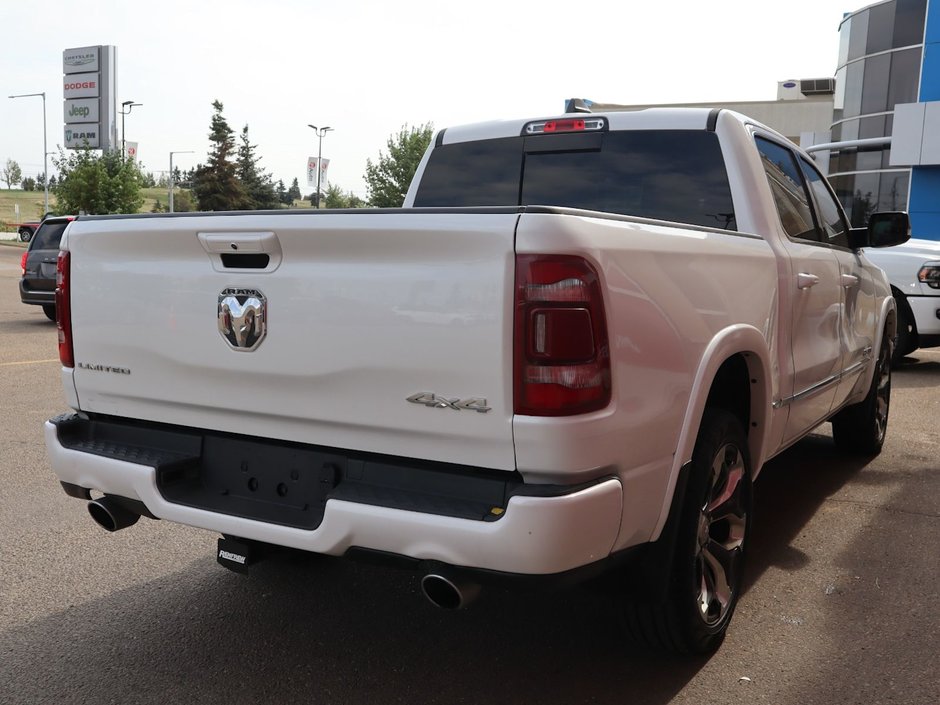 2023 Ram 1500 LIMITED IN IVORY TRI COAT PEARL EQUIPPED WITH A 5.7L HEMI V8 , 8SPD AUTO , 4X4 , 22INCH POLISHED ALUMINIUM RIMS , PANORAMIC SUNR-9