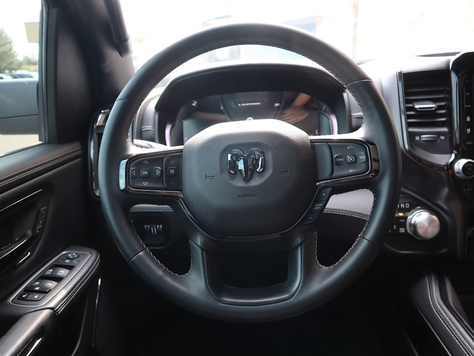 2023 Ram 1500 LIMITED IN IVORY TRI COAT PEARL EQUIPPED WITH A 5.7L HEMI V8 , 8SPD AUTO , 4X4 , 22INCH POLISHED ALUMINIUM RIMS , PANORAMIC SUNR-28