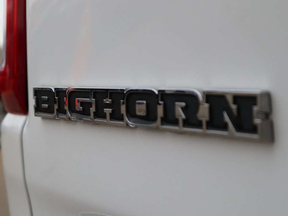 2023 Ram 1500 BIG HORN IN BRIGHT WHITE EQUIPPED WITH A 5.7L HEMI V8 W/ETORQUE , 4X4 , 8SPD AUTO , BIG HORN LVL 1 , BACKUP CAM , PUSH START , B-14