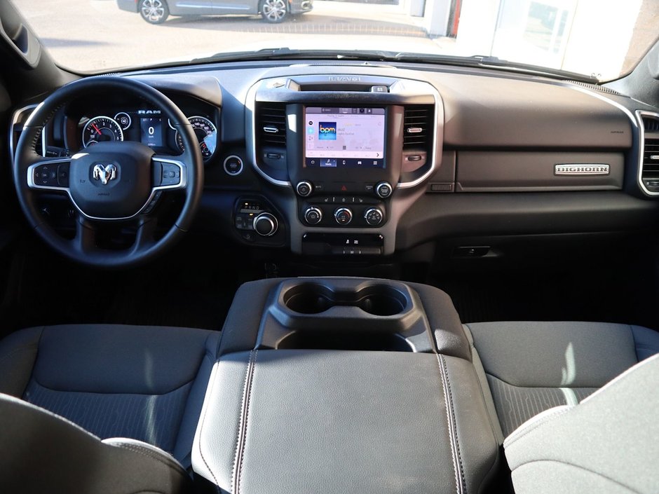 2023 Ram 1500 BIG HORN IN BRIGHT WHITE EQUIPPED WITH A 5.7L HEMI V8 W/ETORQUE , 4X4 , 8SPD AUTO , BIG HORN LVL 1 , BACKUP CAM , PUSH START , B-23