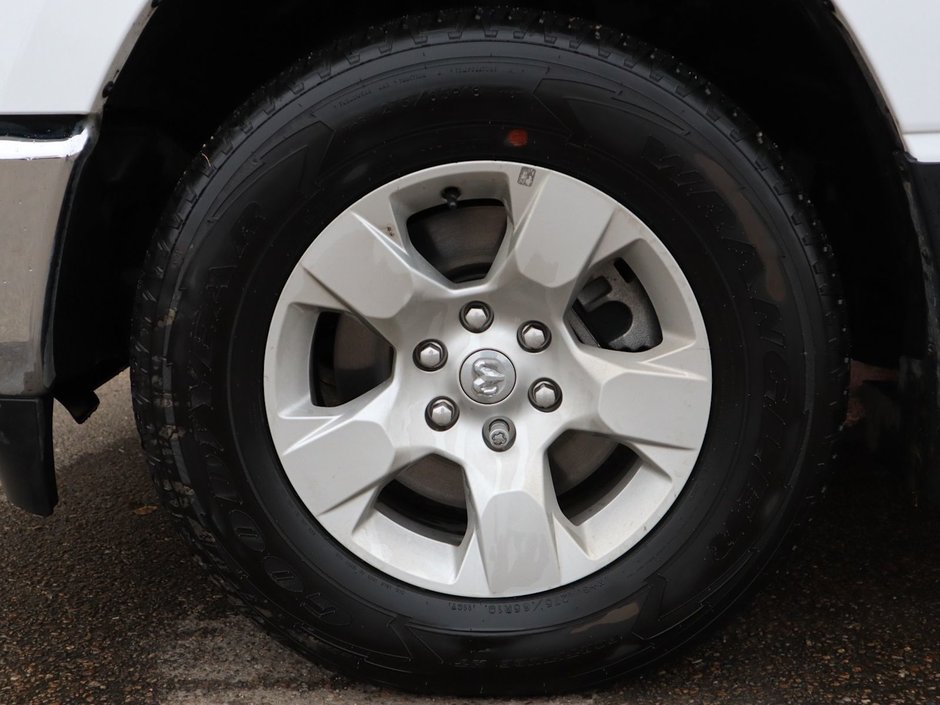 2023 Ram 1500 BIG HORN IN BRIGHT WHITE EQUIPPED WITH A 5.7L HEMI V8 W/ETORQUE , 4X4 , 8SPD AUTO , BIG HORN LVL 1 , BACKUP CAM , PUSH START , B-4