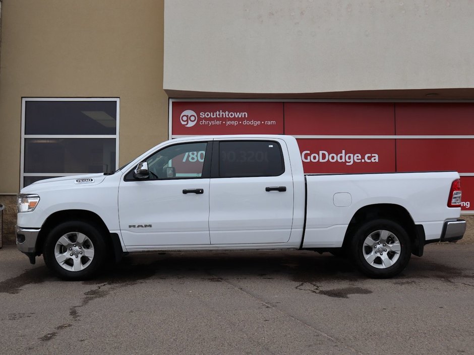 2023 Ram 1500 BIG HORN IN BRIGHT WHITE EQUIPPED WITH A 5.7L HEMI V8 W/ETORQUE , 4X4 , 8SPD AUTO , BIG HORN LVL 1 , BACKUP CAM , PUSH START , B-6