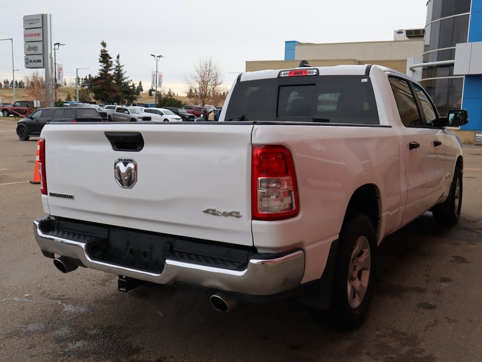 2023 Ram 1500 BIG HORN IN BRIGHT WHITE EQUIPPED WITH A 5.7L HEMI V8 W/ETORQUE , 4X4 , 8SPD AUTO , BIG HORN LVL 1 , BACKUP CAM , PUSH START , B-9