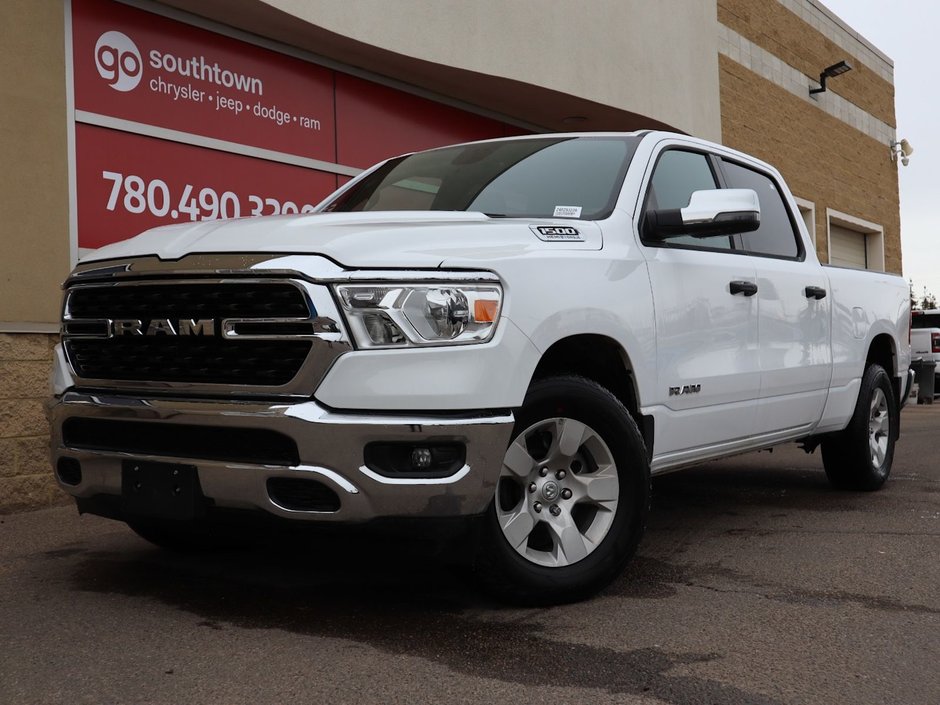 2023 Ram 1500 BIG HORN IN BRIGHT WHITE EQUIPPED WITH A 5.7L HEMI V8 W/ETORQUE , 4X4 , 8SPD AUTO , BIG HORN LVL 1 , BACKUP CAM , PUSH START , B-0