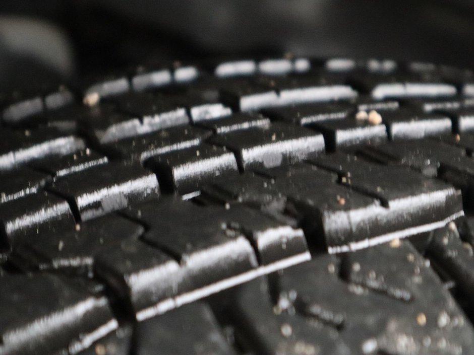 2023 Ram 1500 BIG HORN IN BRIGHT WHITE EQUIPPED WITH A 5.7L HEMI V8 W/ETORQUE , 4X4 , 8SPD AUTO , BIG HORN LVL 1 , BACKUP CAM , PUSH START , B-5