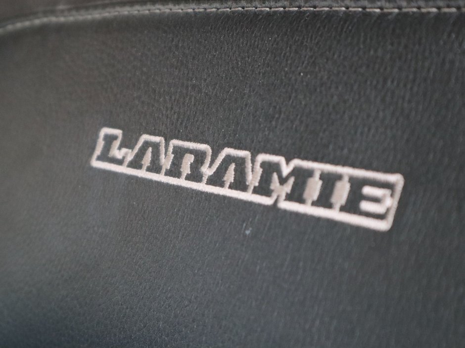 2023 Ram 1500 LARAMIE NIGHT EDITION IN BRIGHT WHITE EQUIPPED WITH A 5.7L HEMI V8 W/ETORQUE , 4X4 , 8SPD AUTO , 125L TANK , PWR RUNNING BOARDS-21