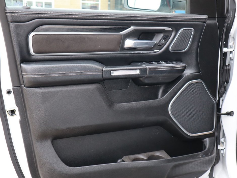 2023 Ram 1500 LARAMIE NIGHT EDITION IN BRIGHT WHITE EQUIPPED WITH A 5.7L HEMI V8 W/ETORQUE , 4X4 , 8SPD AUTO , 125L TANK , PWR RUNNING BOARDS-18