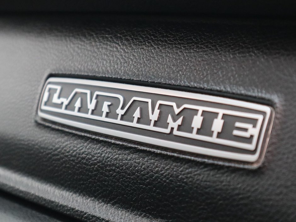 2023 Ram 1500 LARAMIE NIGHT EDITION IN BRIGHT WHITE EQUIPPED WITH A 5.7L HEMI V8 W/ETORQUE , 4X4 , 8SPD AUTO , 125L TANK , PWR RUNNING BOARDS-25