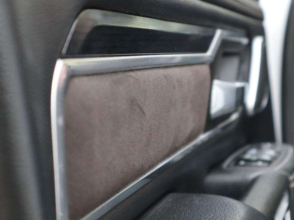 2023 Ram 1500 LARAMIE NIGHT EDITION IN BRIGHT WHITE EQUIPPED WITH A 5.7L HEMI V8 W/ETORQUE , 4X4 , 8SPD AUTO , 125L TANK , PWR RUNNING BOARDS-19