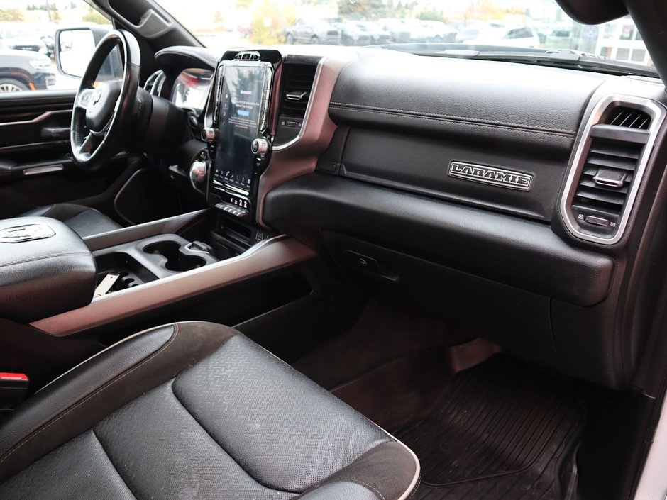 2023 Ram 1500 LARAMIE NIGHT EDITION IN BRIGHT WHITE EQUIPPED WITH A 5.7L HEMI V8 W/ETORQUE , 4X4 , 8SPD AUTO , 125L TANK , PWR RUNNING BOARDS-24