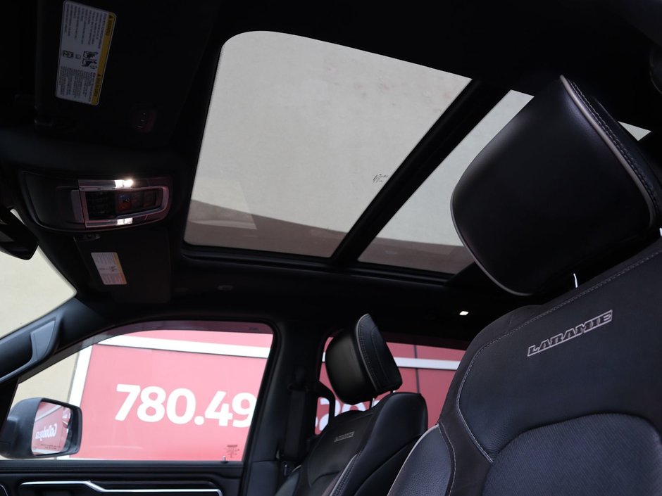 2023 Ram 1500 LARAMIE NIGHT EDITION IN BRIGHT WHITE EQUIPPED WITH A 5.7L HEMI V8 W/ETORQUE , 4X4 , 8SPD AUTO , 125L TANK , PWR RUNNING BOARDS-22