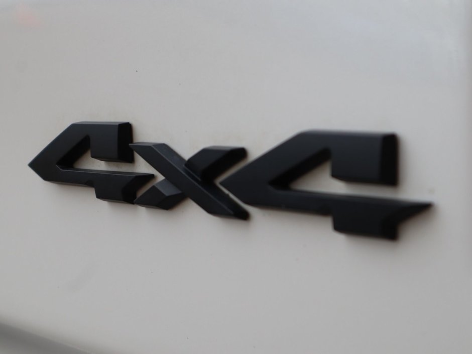 2023 Ram 1500 LARAMIE NIGHT EDITION IN BRIGHT WHITE EQUIPPED WITH A 5.7L HEMI V8 W/ETORQUE , 4X4 , 8SPD AUTO , 125L TANK , PWR RUNNING BOARDS-15