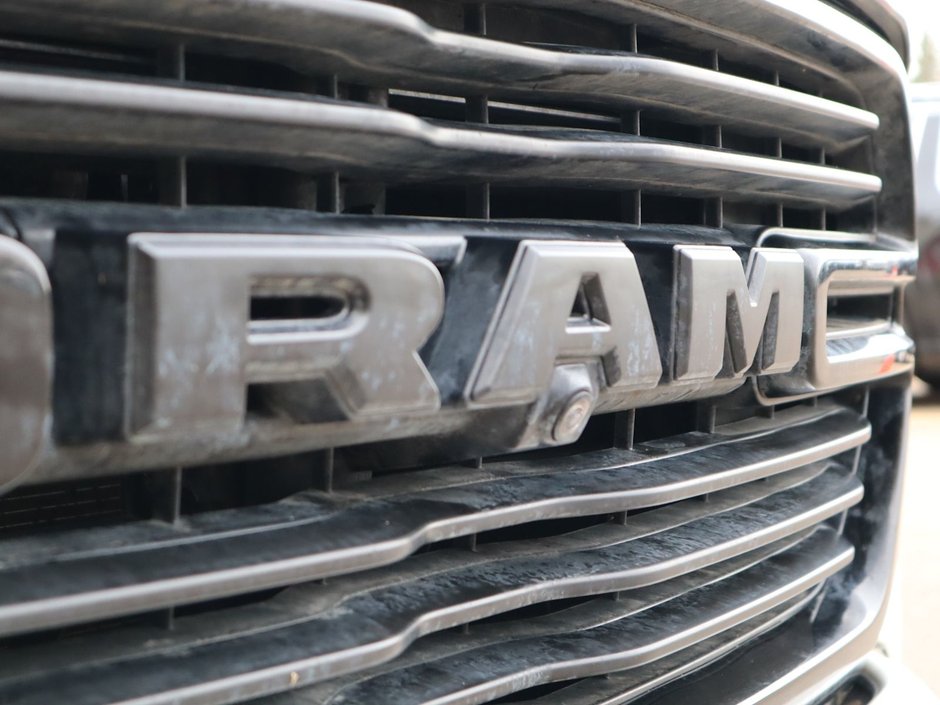 2023 Ram 1500 LARAMIE NIGHT EDITION IN BRIGHT WHITE EQUIPPED WITH A 5.7L HEMI V8 W/ETORQUE , 4X4 , 8SPD AUTO , 125L TANK , PWR RUNNING BOARDS-2