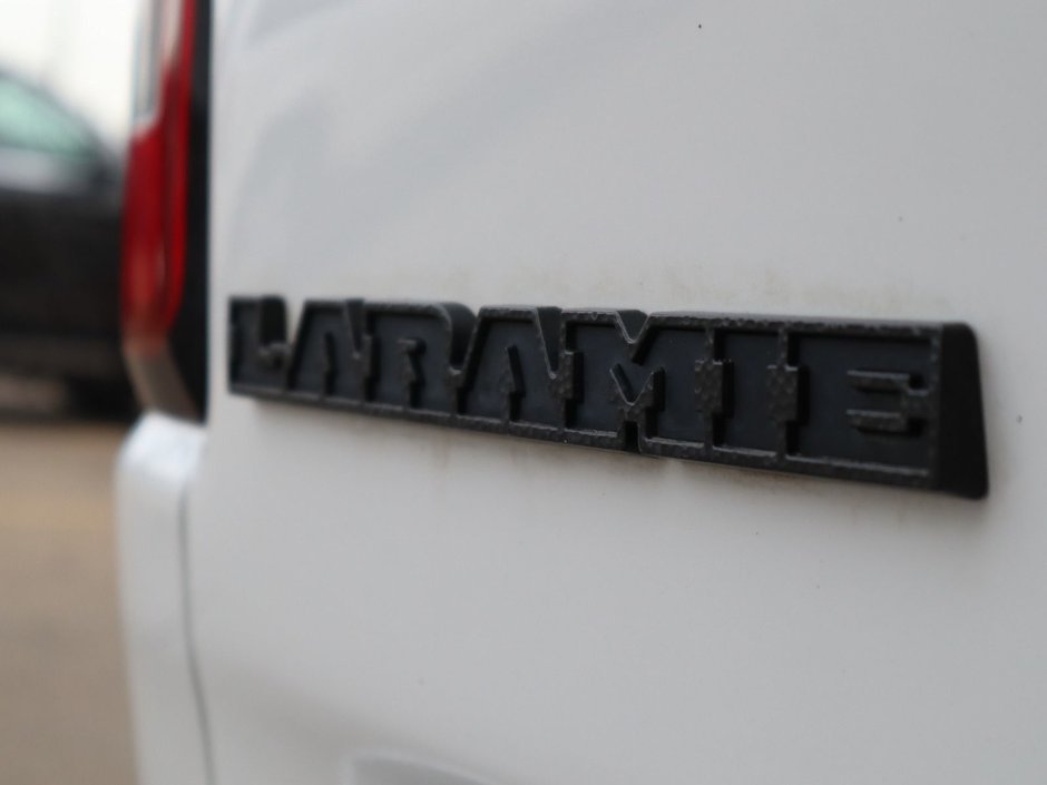 2023 Ram 1500 LARAMIE NIGHT EDITION IN BRIGHT WHITE EQUIPPED WITH A 5.7L HEMI V8 W/ETORQUE , 4X4 , 8SPD AUTO , 125L TANK , PWR RUNNING BOARDS-14