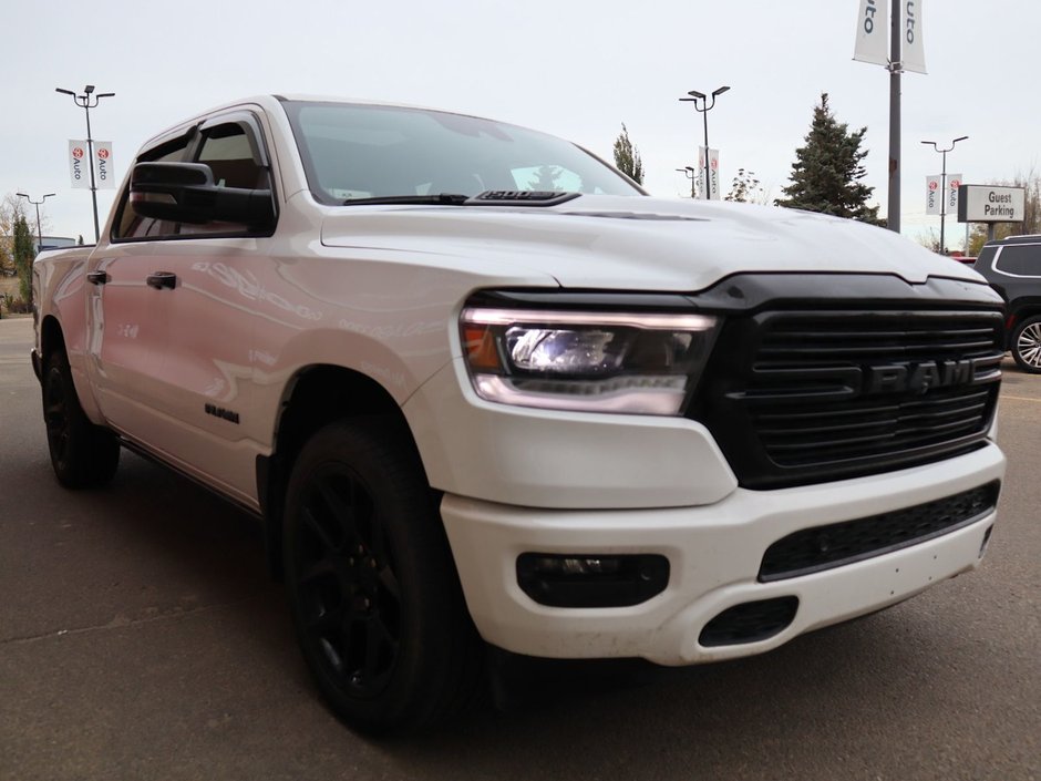 2023 Ram 1500 LARAMIE NIGHT EDITION IN BRIGHT WHITE EQUIPPED WITH A 5.7L HEMI V8 W/ETORQUE , 4X4 , 8SPD AUTO , 125L TANK , PWR RUNNING BOARDS-10