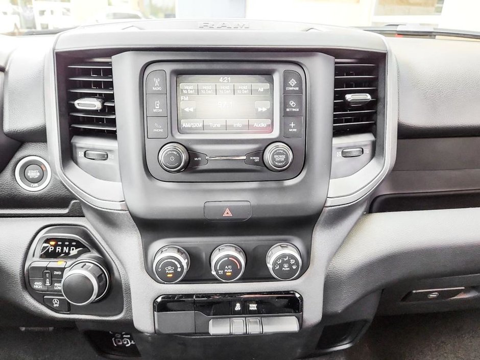 2023 Ram 1500 TRADESMAN IN BRIGHT WHITE EQUIPPED WITH A 5.7L HEMI V8 W/ETORQUE , 4X4 , 8SPD AUTO , TRADESMAN LVL 1 , BACKUP CAM , AC , CRUISE-21
