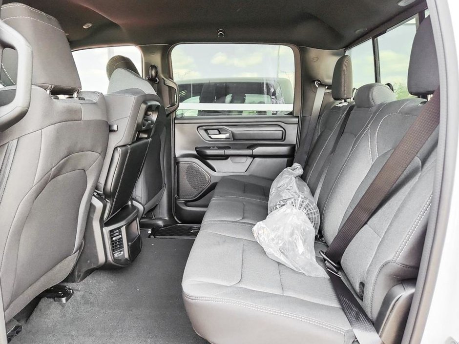 2023 Ram 1500 TRADESMAN IN BRIGHT WHITE EQUIPPED WITH A 5.7L HEMI V8 W/ETORQUE , 4X4 , 8SPD AUTO , TRADESMAN LVL 1 , BACKUP CAM , AC , CRUISE-23