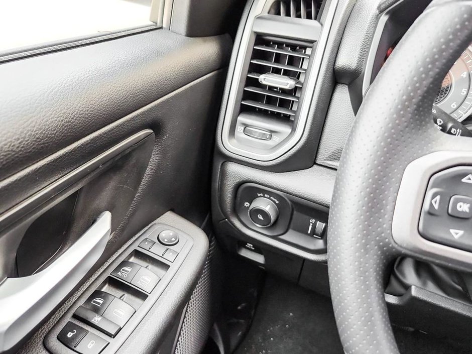 2023 Ram 1500 TRADESMAN IN BRIGHT WHITE EQUIPPED WITH A 5.7L HEMI V8 W/ETORQUE , 4X4 , 8SPD AUTO , TRADESMAN LVL 1 , BACKUP CAM , AC , CRUISE-16