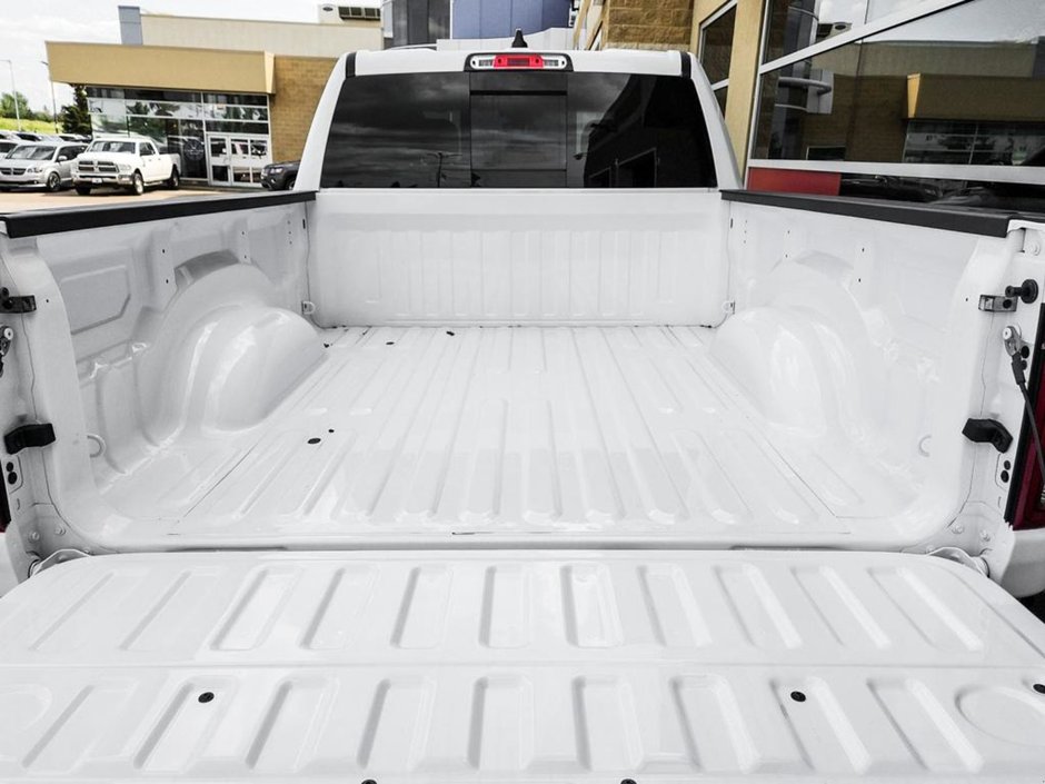 2023 Ram 1500 TRADESMAN IN BRIGHT WHITE EQUIPPED WITH A 5.7L HEMI V8 W/ETORQUE , 4X4 , 8SPD AUTO , TRADESMAN LVL 1 , BACKUP CAM , AC , CRUISE-7