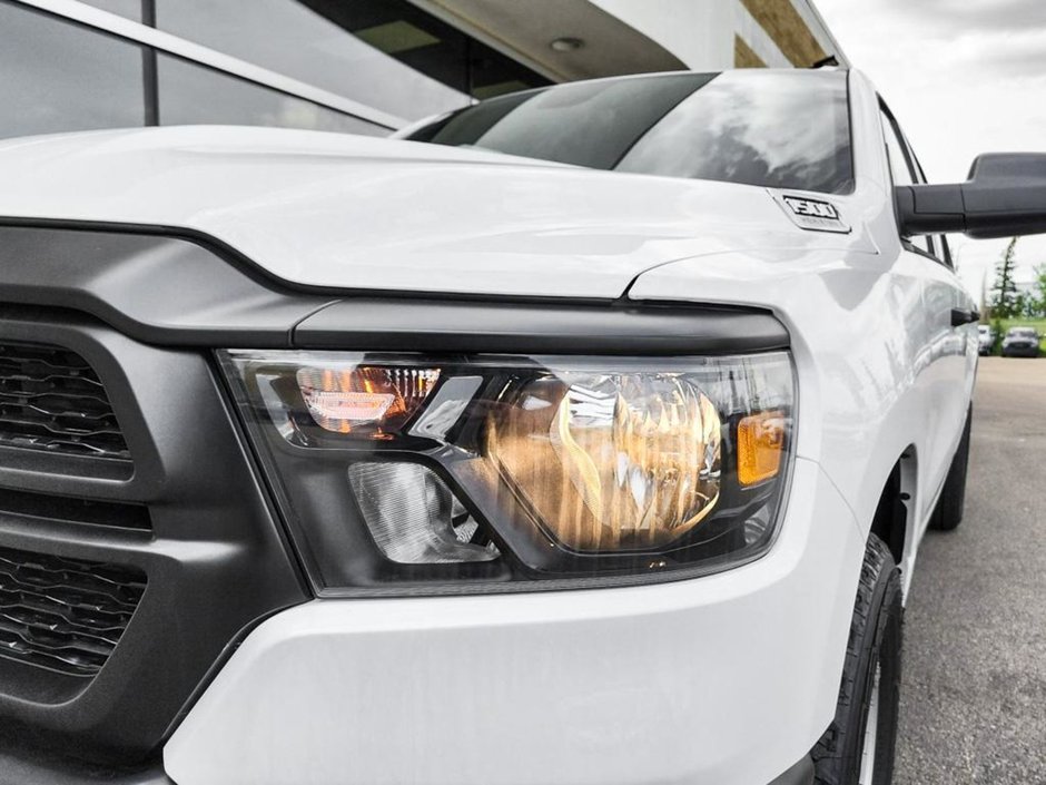 2023 Ram 1500 TRADESMAN IN BRIGHT WHITE EQUIPPED WITH A 5.7L HEMI V8 W/ETORQUE , 4X4 , 8SPD AUTO , TRADESMAN LVL 1 , BACKUP CAM , AC , CRUISE-5