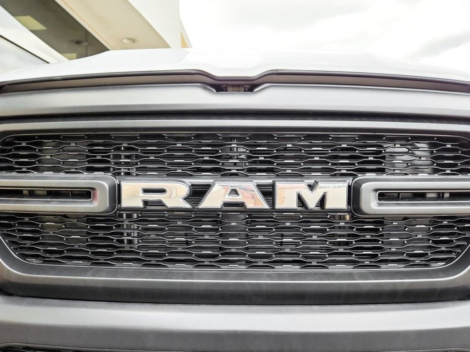 2023 Ram 1500 TRADESMAN IN BRIGHT WHITE EQUIPPED WITH A 5.7L HEMI V8 W/ETORQUE , 4X4 , 8SPD AUTO , TRADESMAN LVL 1 , BACKUP CAM , AC , CRUISE-8